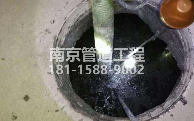 湖南路清理化粪池