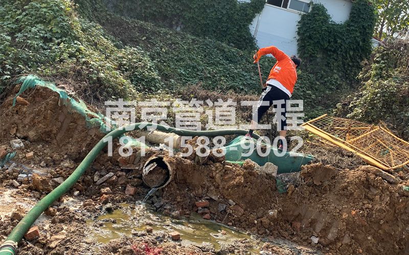 263湖南路工地化粪池清理