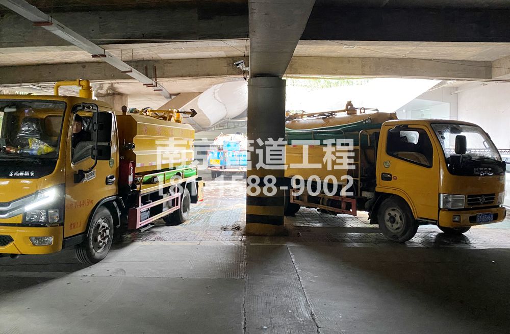 湖南路商场地下室化粪池清理