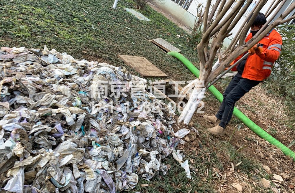 湖南路化粪池垃圾清理