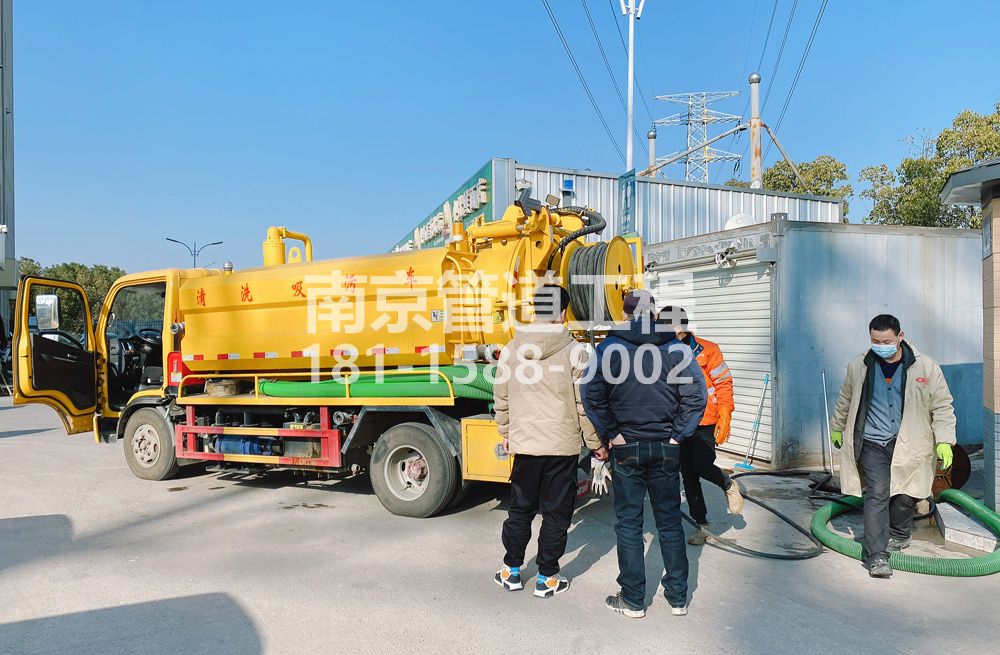 湖南路粮油市场化粪池清理