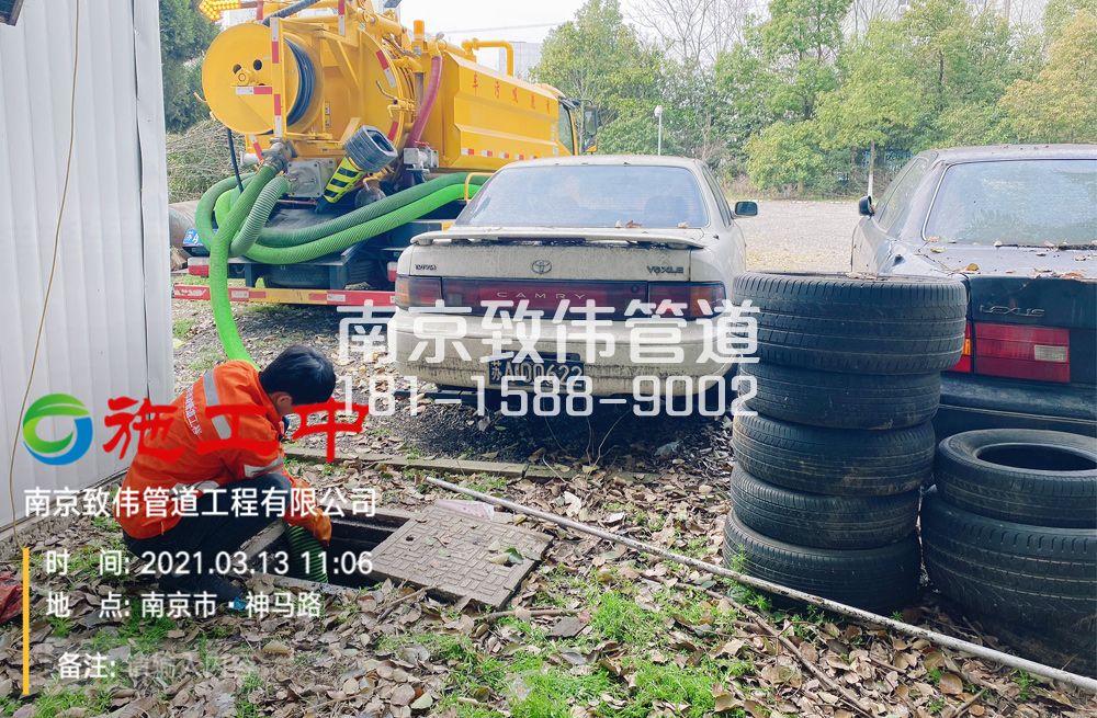 湖南路工厂清掏化粪池