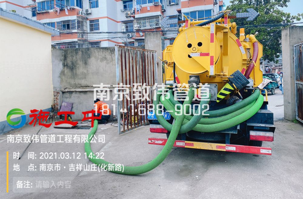 湖南路公厕化粪池清理